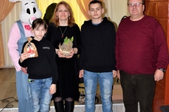 Seniuno-padekos-dovaneles-Lauksu-seimai-uz-aktyvu-dalyvavima-kurybiniu-darbeliu-parodoje
