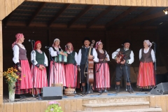 Girkalių-kultūros-centro-folkloriniu-ansamblis