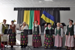 Dainuoja-moteru-ansamblis-Ringe