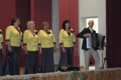 Šaukoto-kultūros-namų-moterų-vokalinis-ansamblis-ir-vadovas-Egidijus-Lubickas