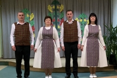 Folkloriniu-sokiu-grupes-nariu-pasirodymo-akimirka