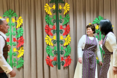 Folkloriniu-sokiu-grupes-nariu-pasirodymo-akimirka