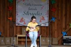 Ukulele-grojo-Gabriele-Pasvenskaite