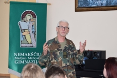 Akimirkos-iš-minėjimo-Po-paukščio-sparnu“-gimnazijoje.-10