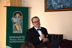 Akimirkos-iš-minėjimo-Po-paukščio-sparnu“-gimnazijoje.-9