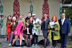 Jaunimo-pop-grupė-iš-Kauno-Lašeliukai-plius“-vadovės-Laima-Tamašauskienė-ir-Violeta-Česienė